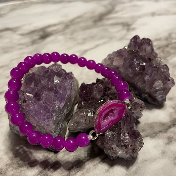 Handmade Druzy Agate Slice Stretch Bracelet Magenta Dyed Agate - Picture 4 of 6